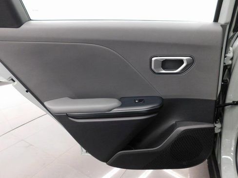 Used 2025 Kia K4 LXS image 25