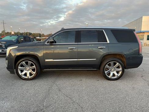 Used 2019 Cadillac Escalade Premium Luxury image 4