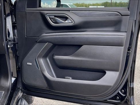 Used 2021 GMC Yukon SLT w/ SLT Premium Package image 29