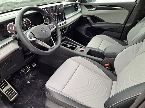 New 2026 Volkswagen Tiguan SE R-Line image 8