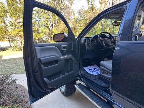 Used 2018 Chevrolet Silverado 1500 LT w/ All Star Edition image 36