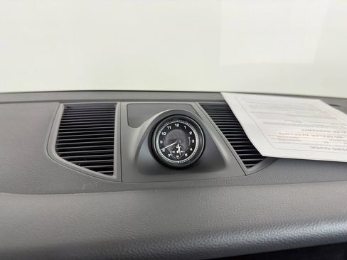 Certified 2026 Porsche Macan AWD/4WD image 23