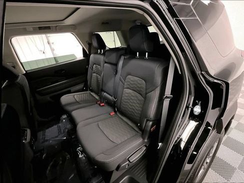 New 2026 Nissan Pathfinder SV w/ SV Premium Package AWD/4WD image 11