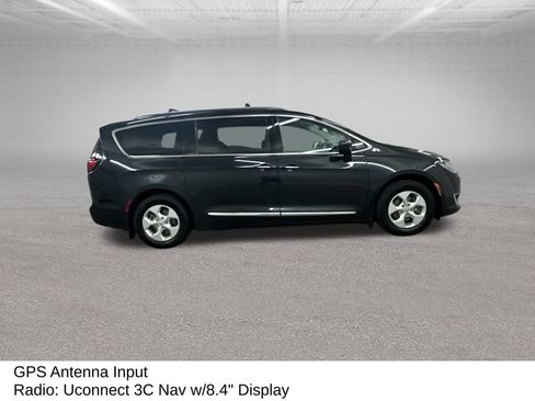 Used 2017 Chrysler Pacifica Touring-L Plus FWD image 15