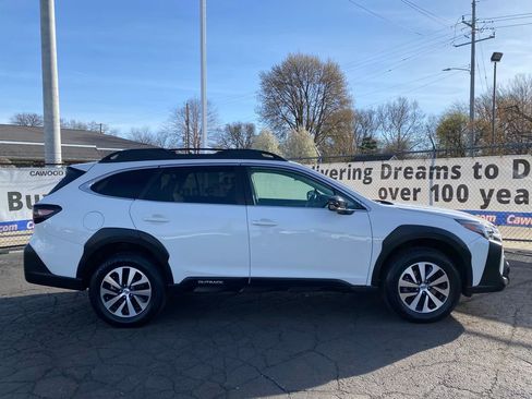Used 2024 Subaru Outback Premium AWD/4WD image 2