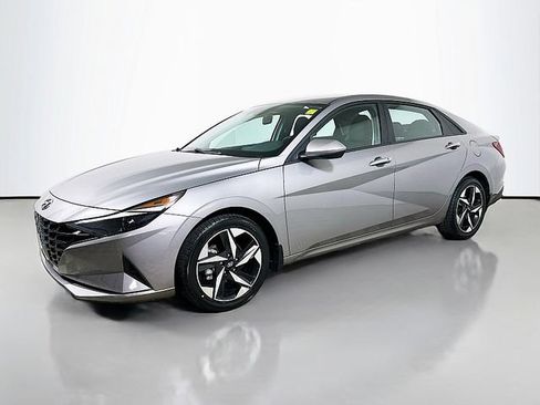 Used 2023 Hyundai Elantra SEL w/ Convenience Package FWD image 3
