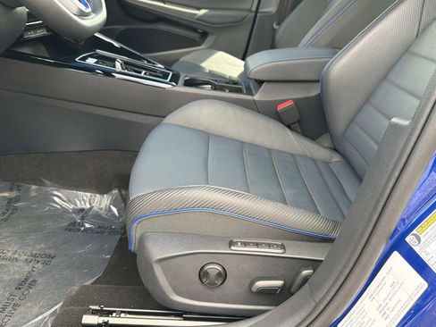 Used 2025 Volkswagen Golf 2.0T image 40