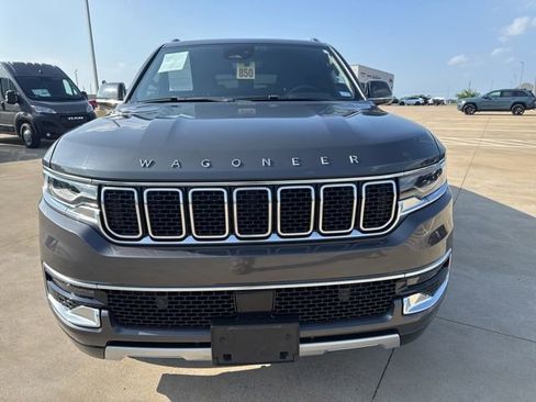 Used 2022 Jeep Wagoneer Series II w/ Premium Group I AWD/4WD image 2