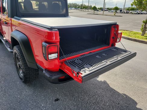 Used 2020 Jeep Gladiator Sport w/ Quick Order Package 23S AWD/4WD image 12