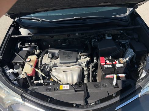 Used 2018 Toyota RAV4 LE FWD image 22