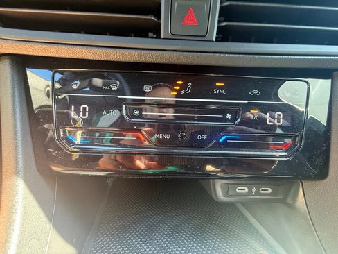 Used 2025 Volkswagen Jetta Sport FWD image 30