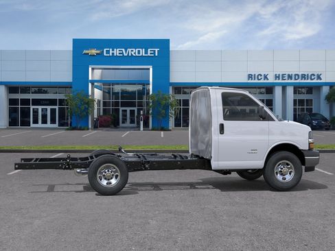 New 2026 Chevrolet Express 3500 w/ Power Convenience Package RWD image 7