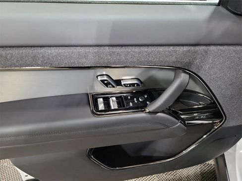 New 2025 Land Rover Range Rover Sport SE image 14