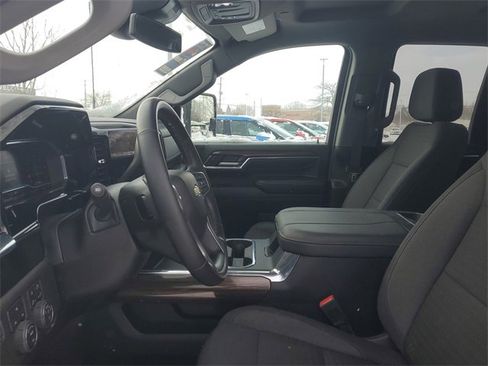 Used 2024 Chevrolet Silverado 2500 LT w/ Convenience Package image 17
