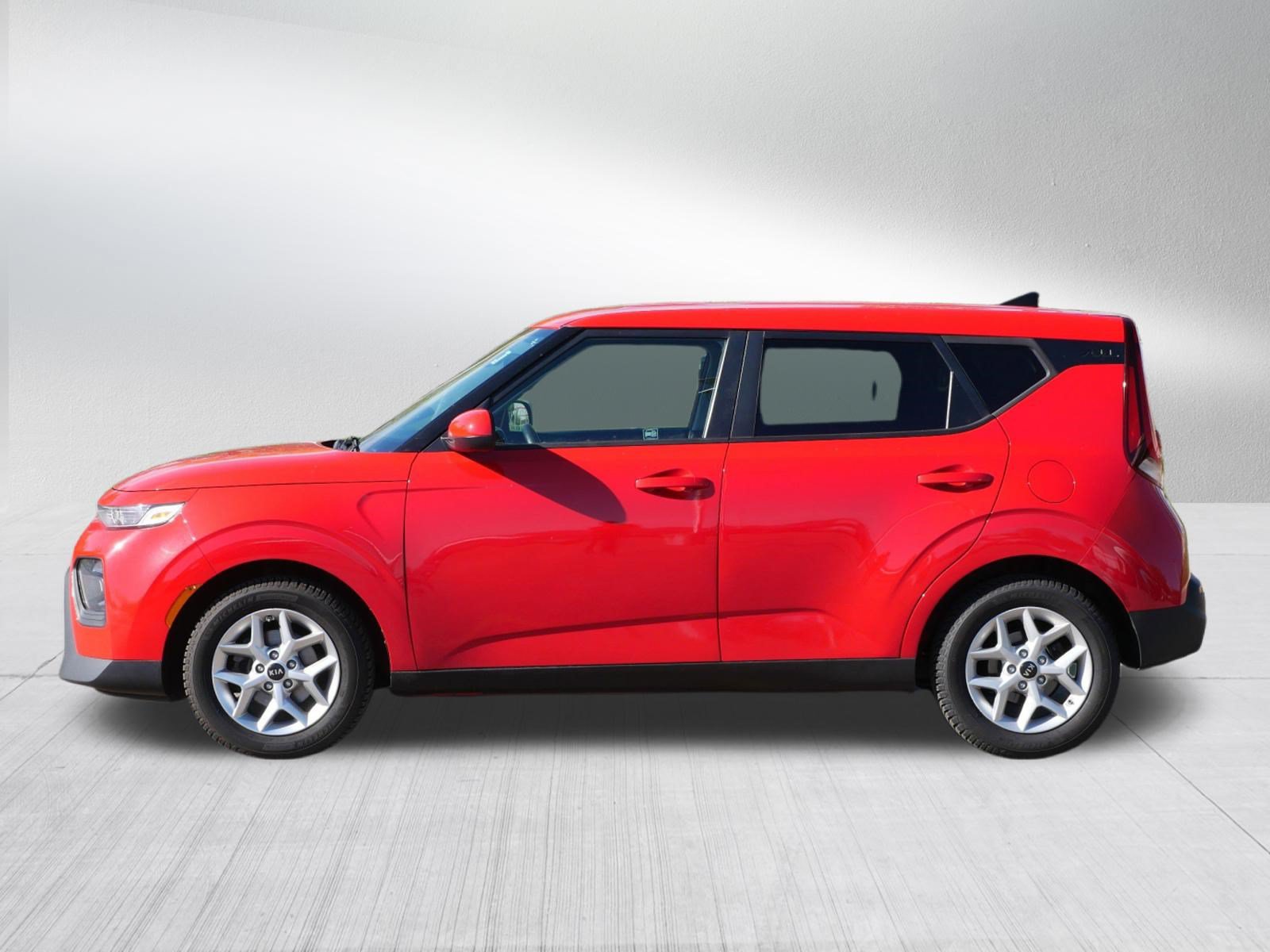 Used 2021 Kia Soul S FWD image 2