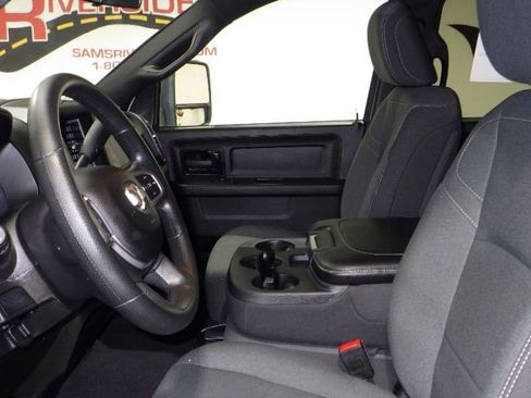 Used 2024 RAM 2500 Tradesman w/ Chrome Appearance Group image 9