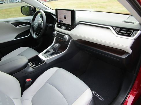 Used 2025 Toyota RAV4 Limited image 28