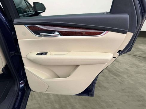 Used 2017 Cadillac XT5 Premium Luxury FWD image 25
