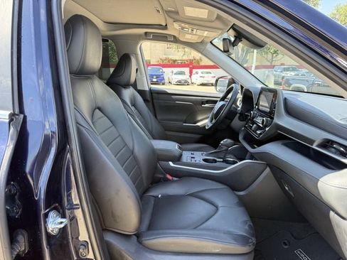 Used 2023 Toyota Highlander XLE FWD image 33