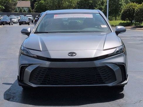 Certified 2025 Toyota Camry SE FWD image 4