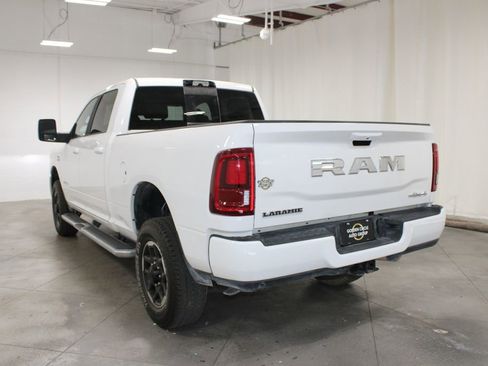 Used 2025 RAM 2500 Laramie AWD/4WD image 7