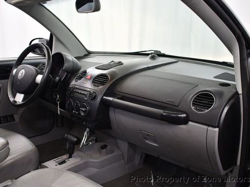 Used 2006 Volkswagen Beetle Convertible w/ Package 2 FWD image 16