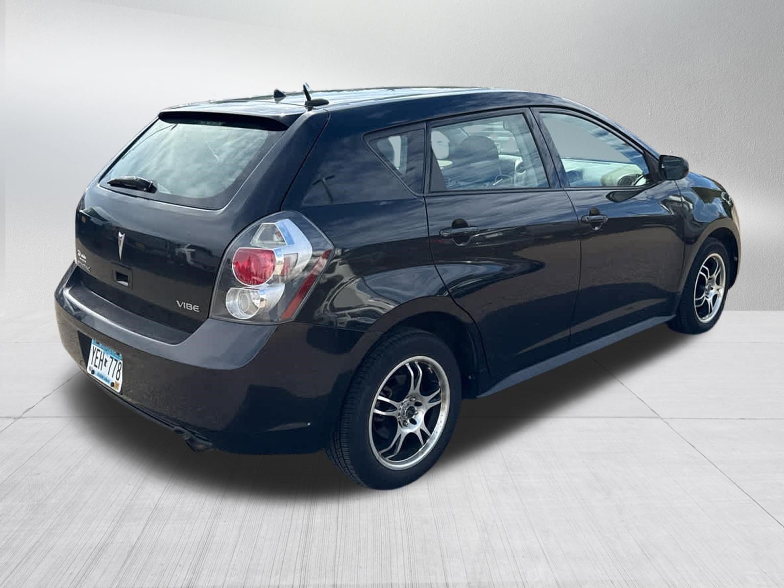 Used 2009 Pontiac Vibe w/ Preferred Package FWD image 5