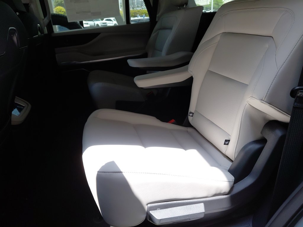 New 2026 Lincoln Navigator Premiere AWD/4WD image 21