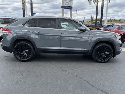 Used 2025 Volkswagen Atlas Cross Sport SE w/ Black Wheel Package FWD image 10