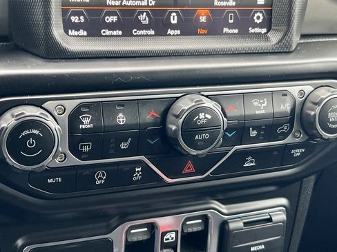 Used 2022 Jeep Wrangler Unlimited Sahara w/ Cold Weather Group AWD/4WD image 24
