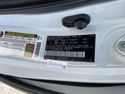 Used 2021 Toyota Sienna XLE FWD image 25