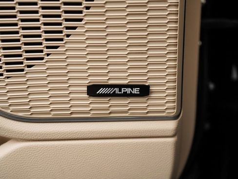 Used 2023 Jeep Grand Cherokee 4WD 4xe w/ Luxury Tech Group II image 39