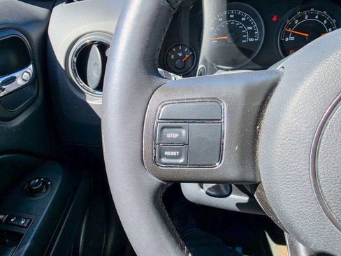 Used 2016 Jeep Patriot High Altitude AWD/4WD image 23