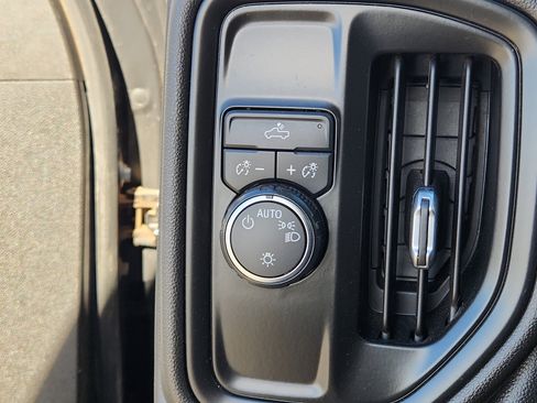 Used 2020 Chevrolet Silverado 1500 Custom w/ Custom Value Package image 17