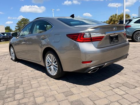 Used 2018 Lexus ES 350 w/ Luxury Package w/Wood Trim FWD image 11