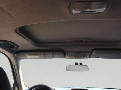 Used 2005 Honda CR-V SE image 9