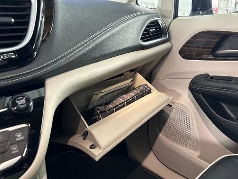 Used 2023 Chrysler Pacifica Limited w/ Uconnect Theater Family Group AWD/4WD image 59