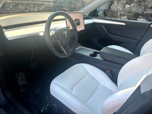 Used 2023 Tesla Model Y Long Range image 21