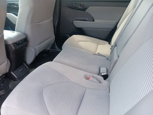 Used 2020 Toyota Highlander LE AWD/4WD image 19