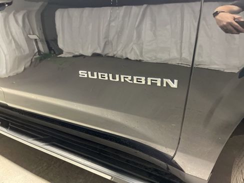 Used 2024 Chevrolet Suburban LT image 9