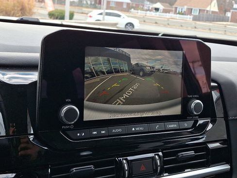 New 2025 Nissan Pathfinder SV image 12