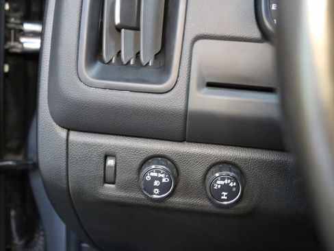 Used 2022 Chevrolet Colorado LT w/ Redline Special Edition AWD/4WD image 16