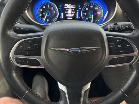 Used 2020 Chrysler Pacifica Touring w/ Cold Weather Group FWD image 8