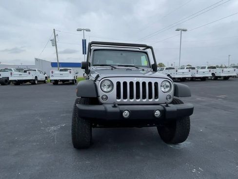 Used 2018 Jeep Wrangler Unlimited Sport S image 3