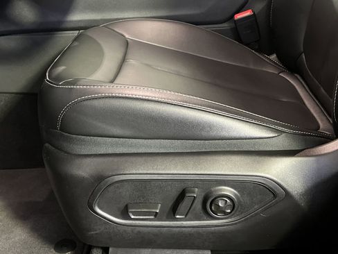 Used 2025 Jeep Grand Cherokee Limited image 13