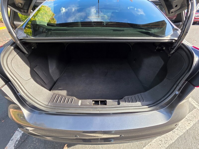 Used 2018 Ford Focus SE w/ Cold Weather Package FWD image 30