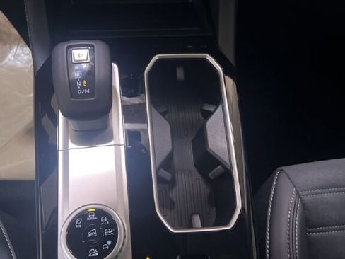 New 2025 Mitsubishi Outlander SE image 19