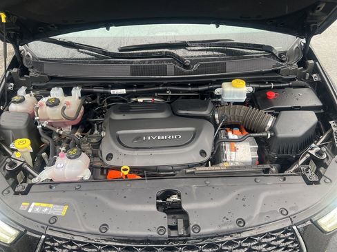 Used 2023 Chrysler Pacifica Touring-L image 12