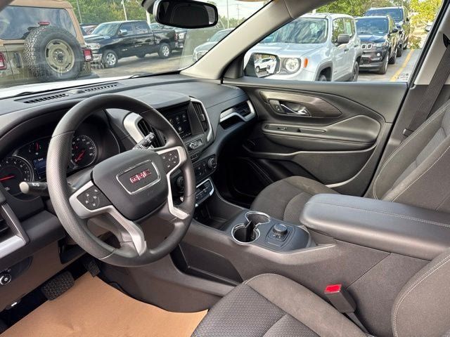 Used 2024 GMC Terrain SLE FWD image 10