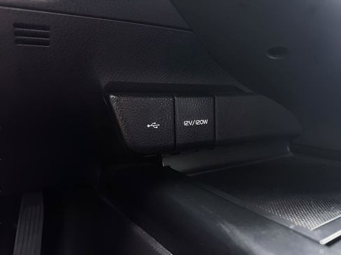 Used 2020 Toyota Camry SE image 13